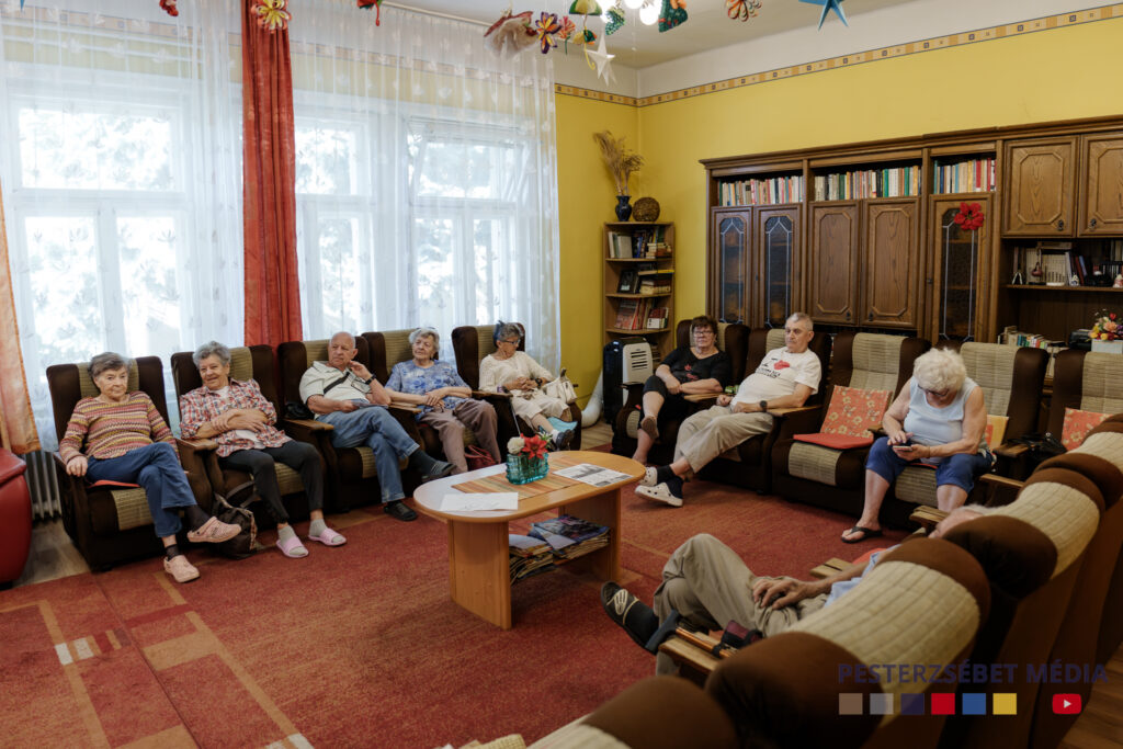 Elindult a Képernyő-klub az idős klubokban